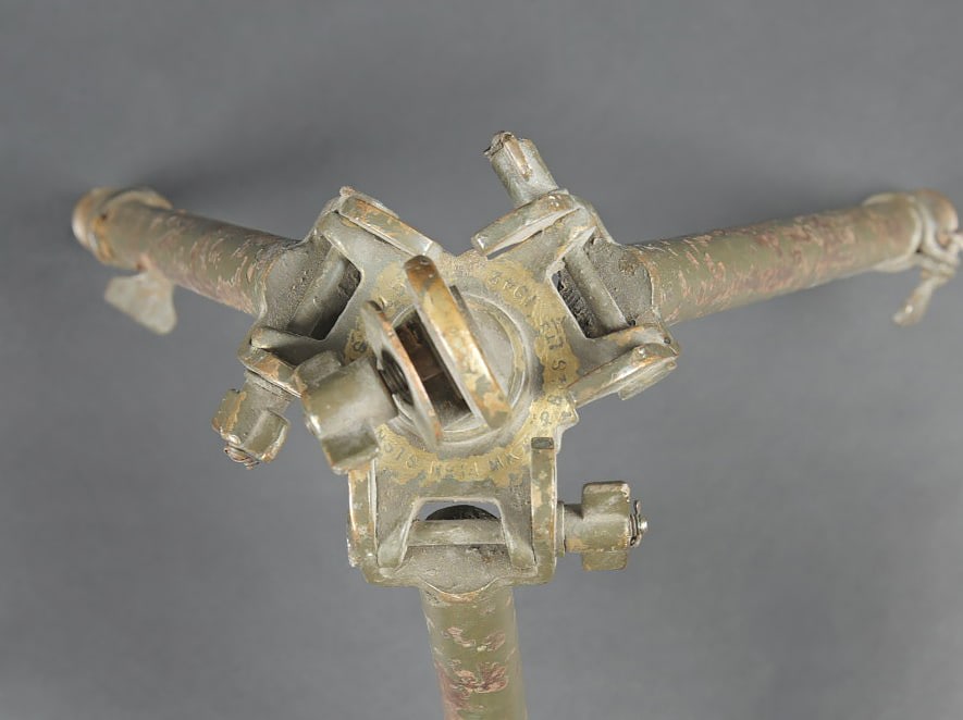 Petit trepied d optique. Small optical tripod. - 4