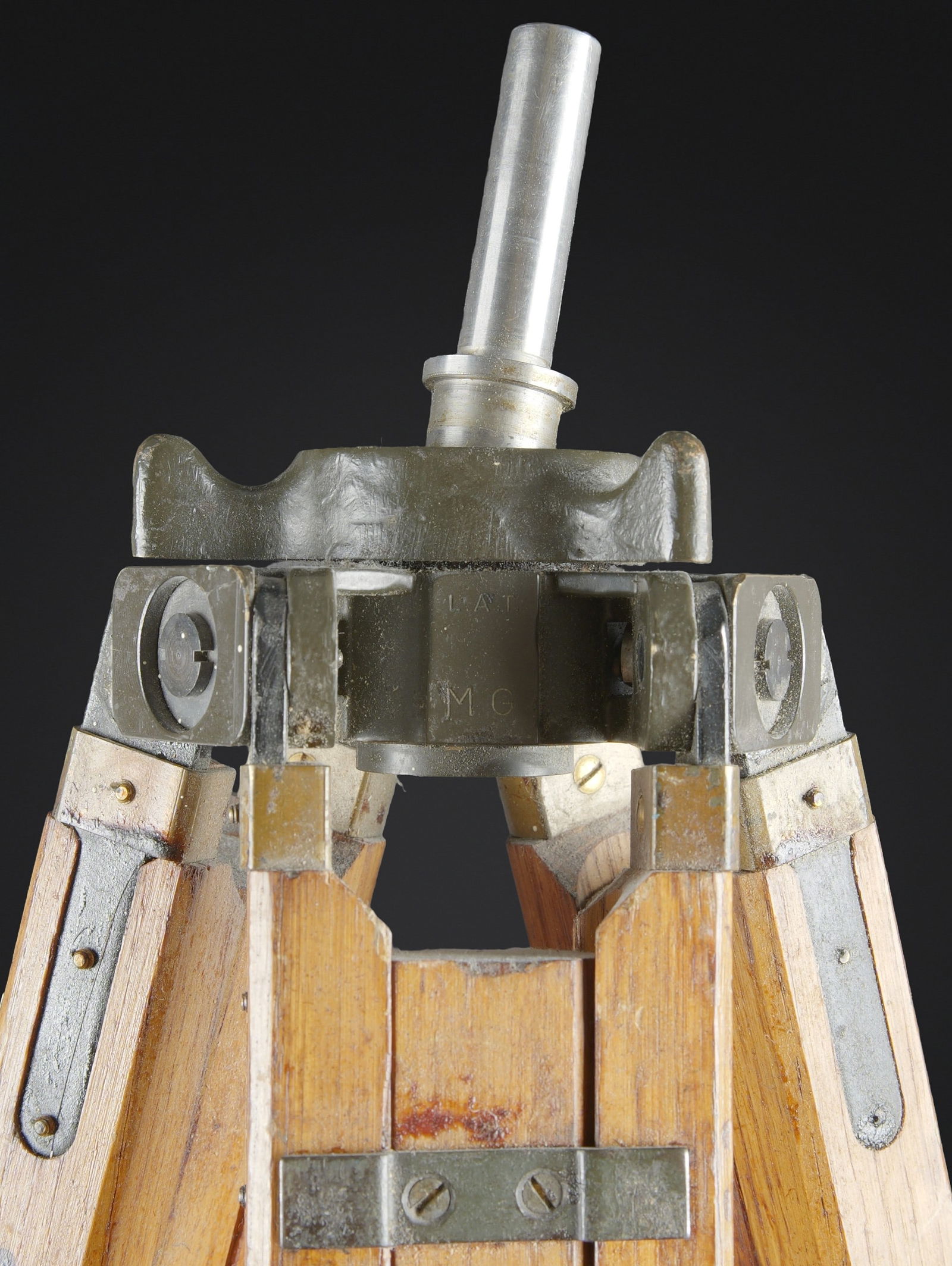 Trepied d optique. Optical tripod. - 5