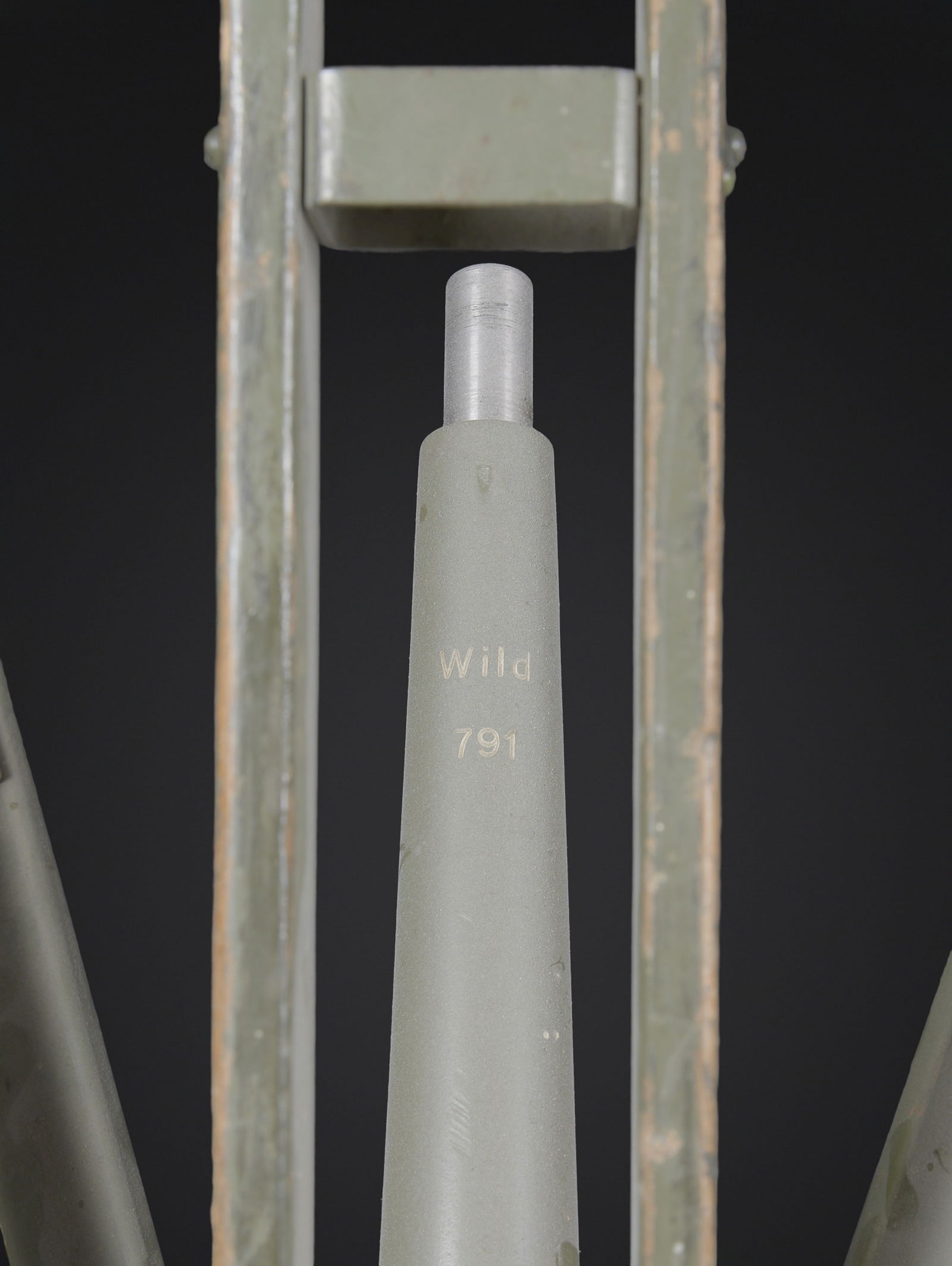 Trepied d optique. Optical tripod. - 2