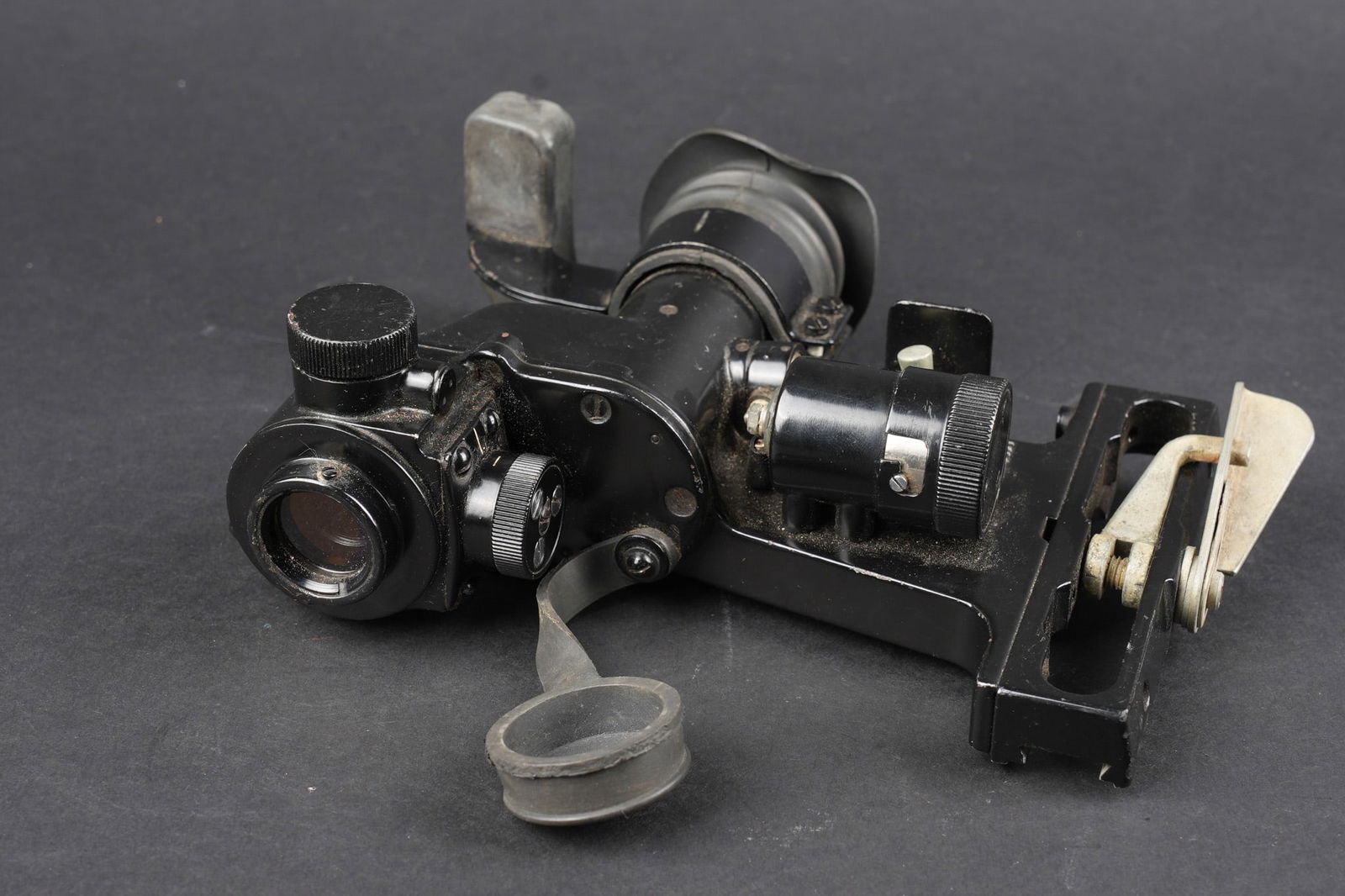 Lunette russe PGO-7 pour lance roquette RPG. Russian PGO-7 optic for RPG rocket launcher.: Lunette russe PGO-7 pour lance roquette RPG. Lunette PGO-7 en bon etat, optique clair, usure d usage. Russian PGO-7 optic for RPG rocket launcher. PGO-7 sight in good condition, clear optics. Service