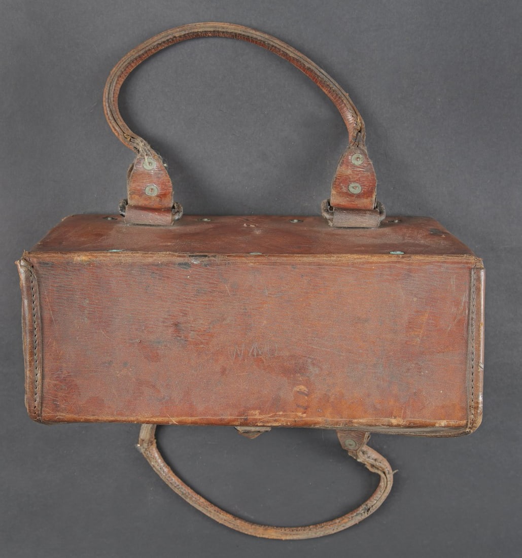 Caisse a outils britannique. - 6