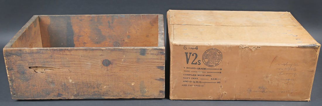 Caisses de rations US. US ration crates: Caisses de ration US. Comprenant une caisse en carton, ouverte, mais toutes les parties sont presentes. Evorated Milk, fabrication Windsor Evaporated Milk co, datee du mois de decembre 1944. Une