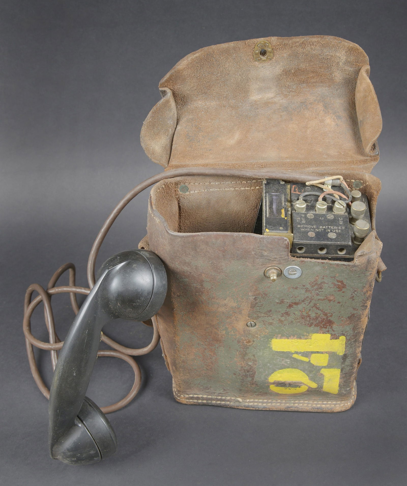 Telephone de campagne EE 8B. Field telephone EE-8B (1 of 7)