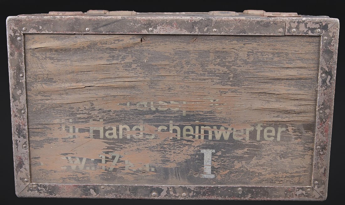 Caisse Handscheinwerfer. Case for hand searchlight. - 2