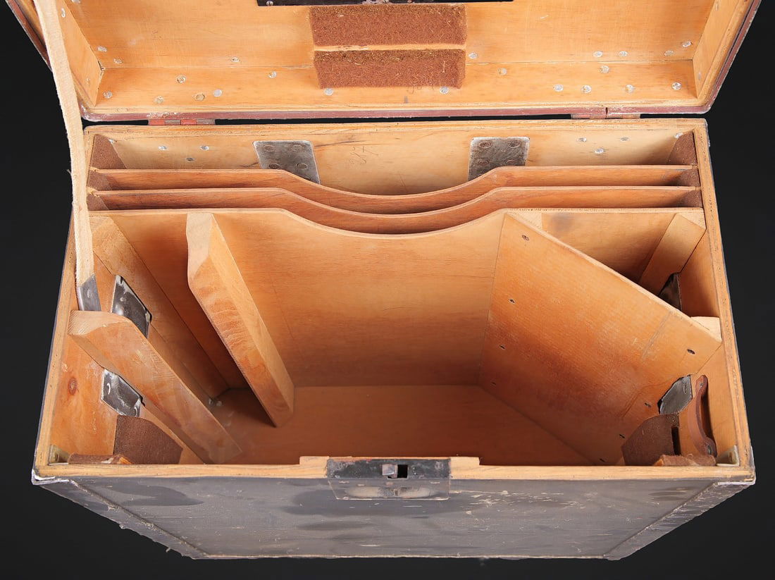 Caisse Handscheinwerfer. Case for hand searchlight. - 9