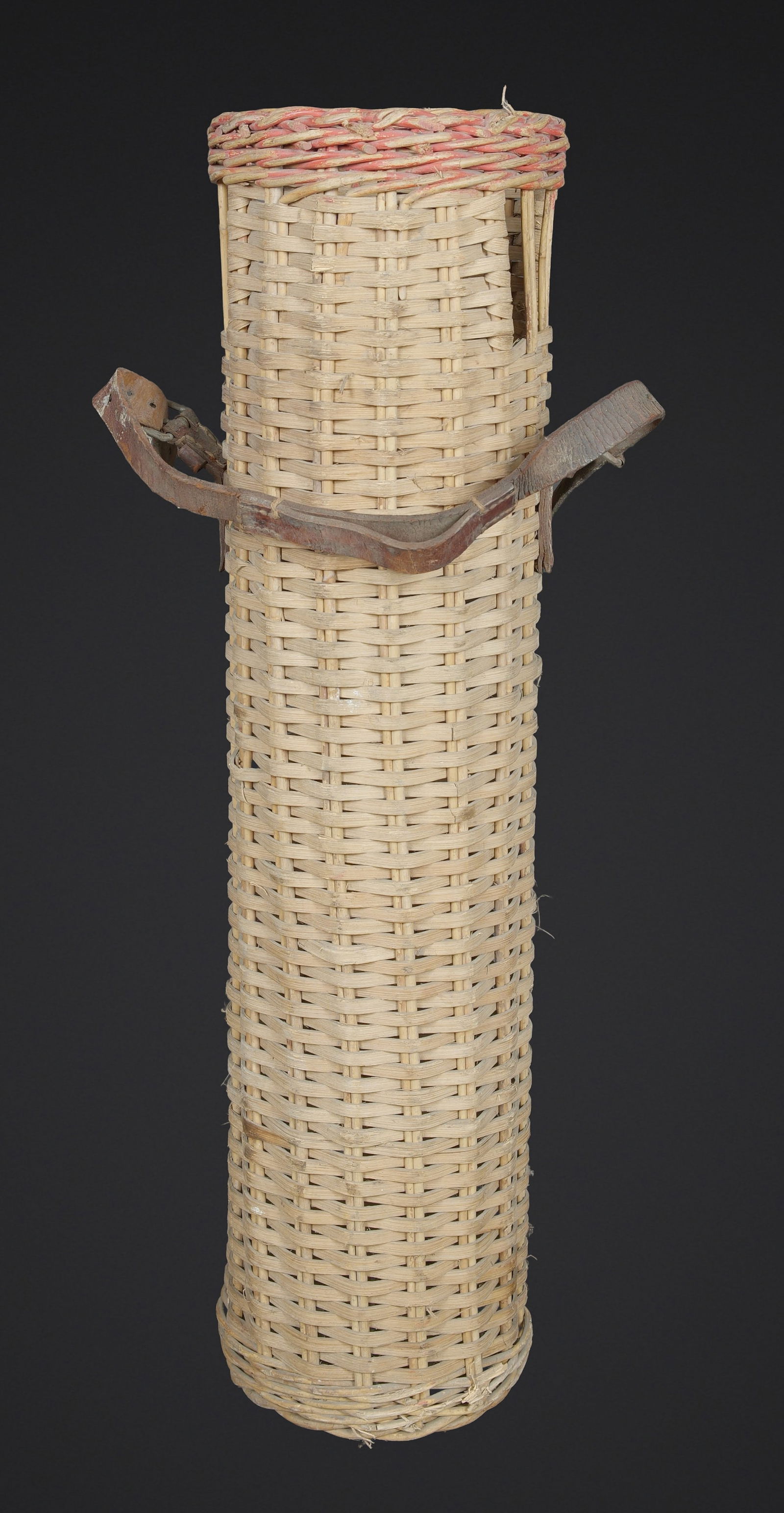 Panier obus 17 cm K.18.i.Mrs.Laf. Projectile carrier for 17 cm K.18 on Mrs.Laf. carriage.: Panier obus 17 cm K.18.i.Mrs.Laf. Panier en osier pour un obus de 17 cm K18.i.Mrs.Laf. (17 cm Kanone 18 in Morserlafette canon de 17cm modele 18 sur affut Morser). Fermeture par une sangle en cuir