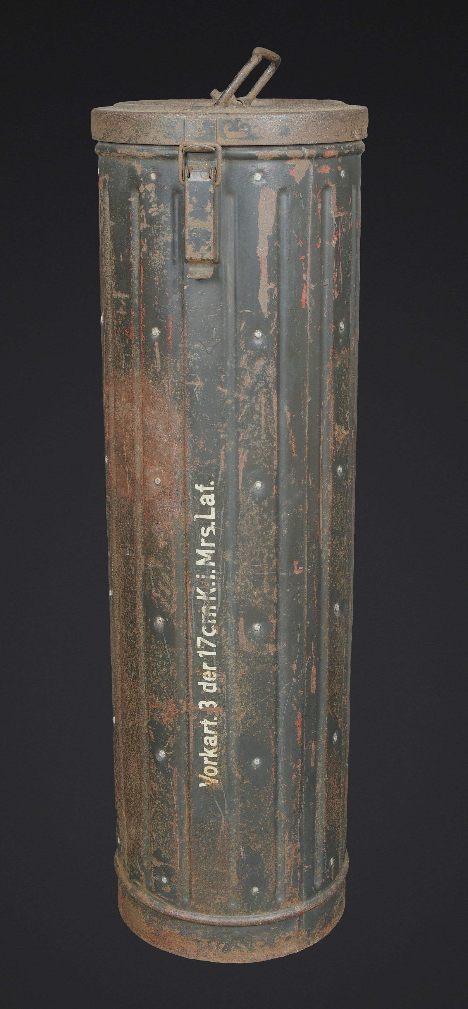 Container 17 cm K.18.i.Mrs.Laf. Container for 17 cm K.18 on Mrs.Laf. carriage.: Container 17 cm K.18.i.Mrs.Laf. Container en metal pour une douille de 17 cm K18.i.Mrs.Laf. (17cm Kanone 18 in Morserlafette = canon de 17cm modele 18 sur affut Morser). Fermeture par un crochet. une