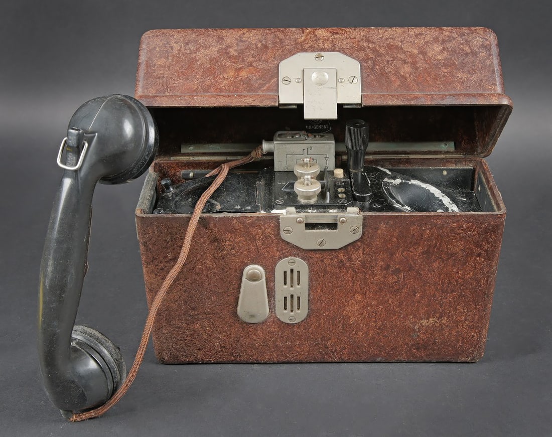 Telephone de campagne WH. WH field telephone (1 of 7)