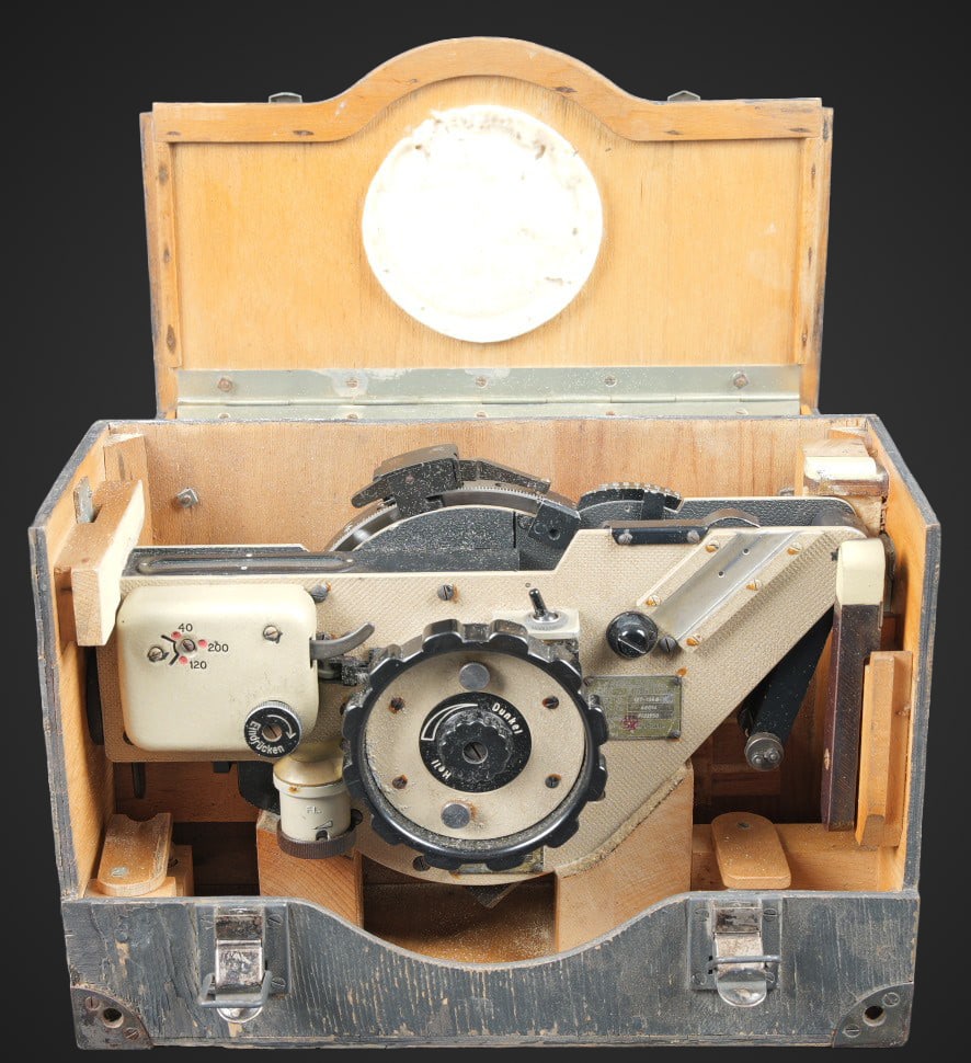 Octant de navigation de bombardier de la Luftwaffe. Luftwaffe bomber navigator’s octant. (1 of 18)