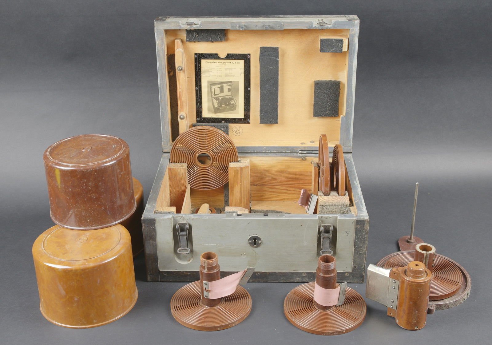 Filmentwicklungsgerat B 8 cm. Filmentwicklungsgerat B, 8 cm. (1 of 16)