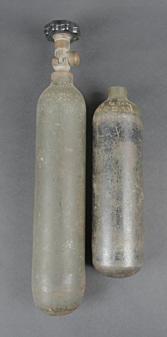 Bouteilles d oxygenes LW. Luftwaffe oxygen cylinders. (1 of 10)