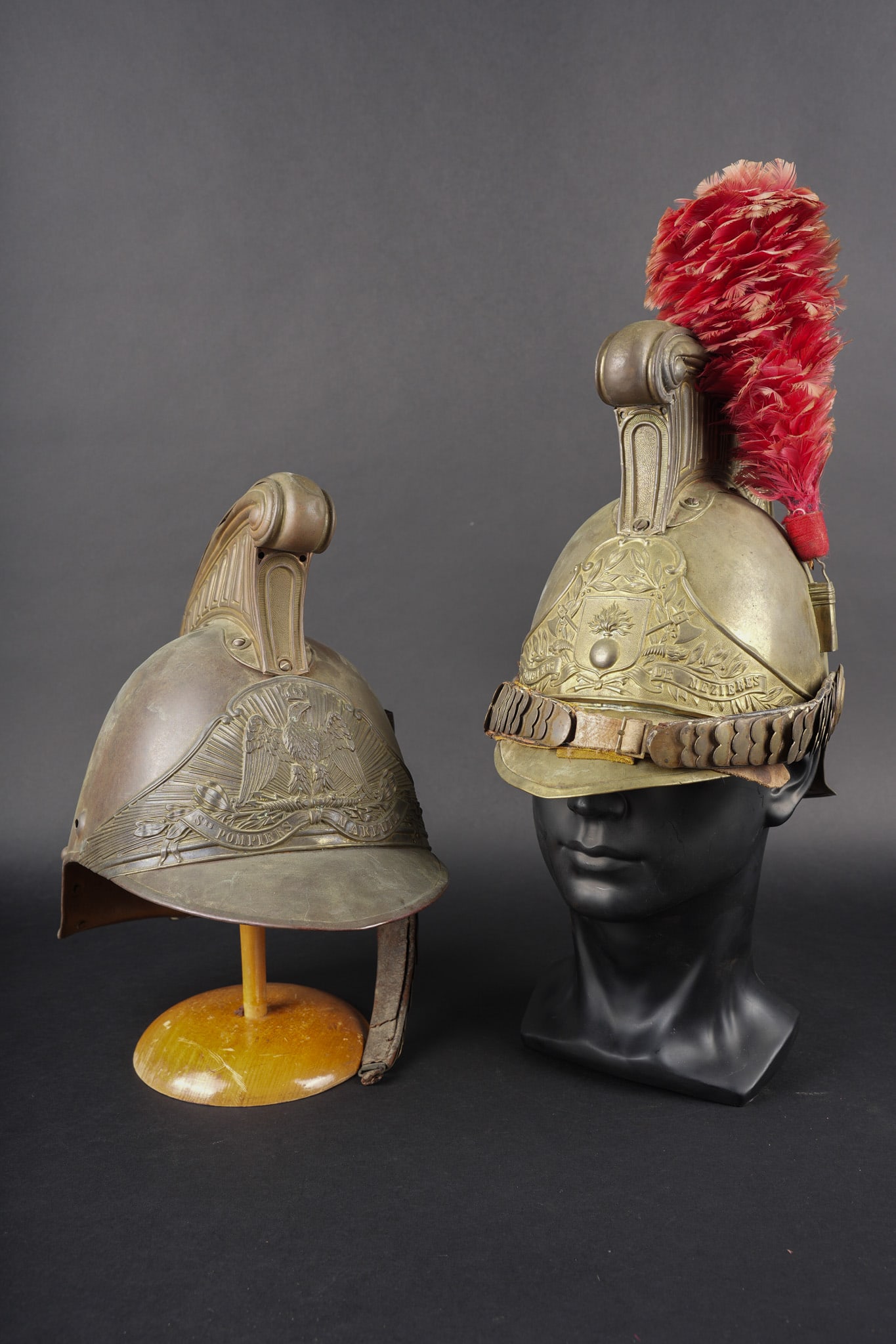 Casque de pompier 1855 Mezieres. Fireman’s helmet, Mezieres model 1855: Casque de pompier 1855 Mezieres. Casque fabrique en laiton, cimier en laiton retenue par huit vis, jugulaire a ecailles montees sur cuir, la droite est accidentee et restauree. Bandeau en laiton porta