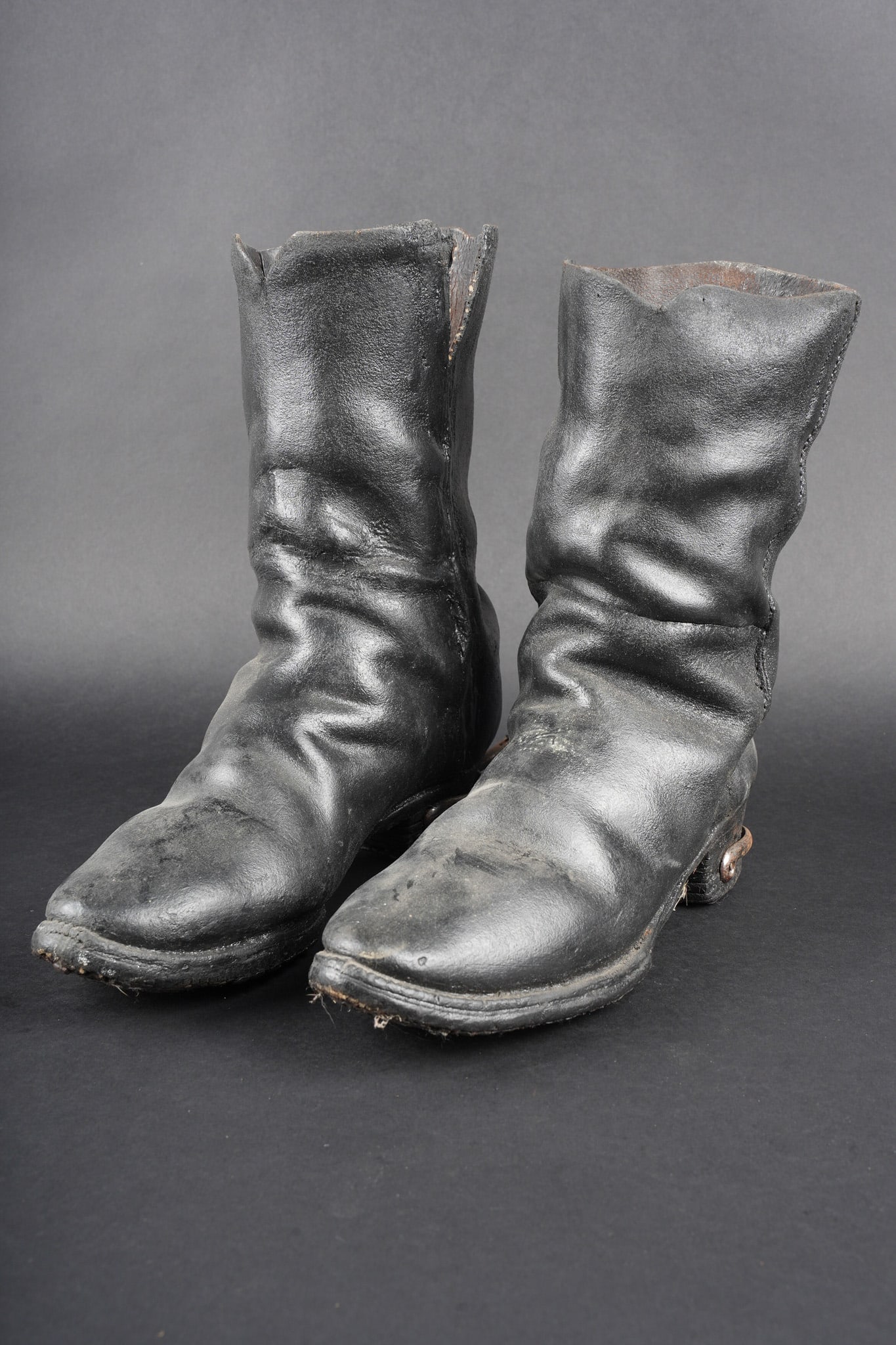 Paire de bottes courtes cavalerie lourde. Pair of short boots for heavy cavalry. (1 of 9)