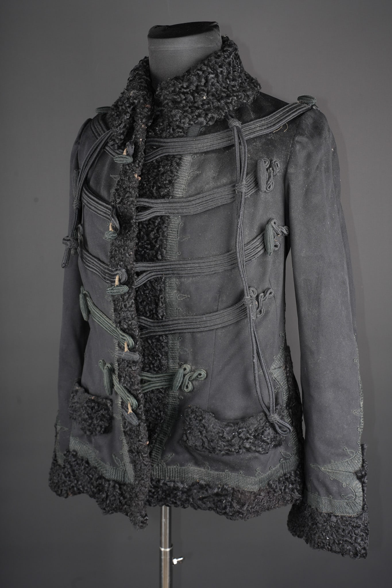 Pelisse d officier en astracan. Officer’s astrakhan pelisse. (1 of 8)