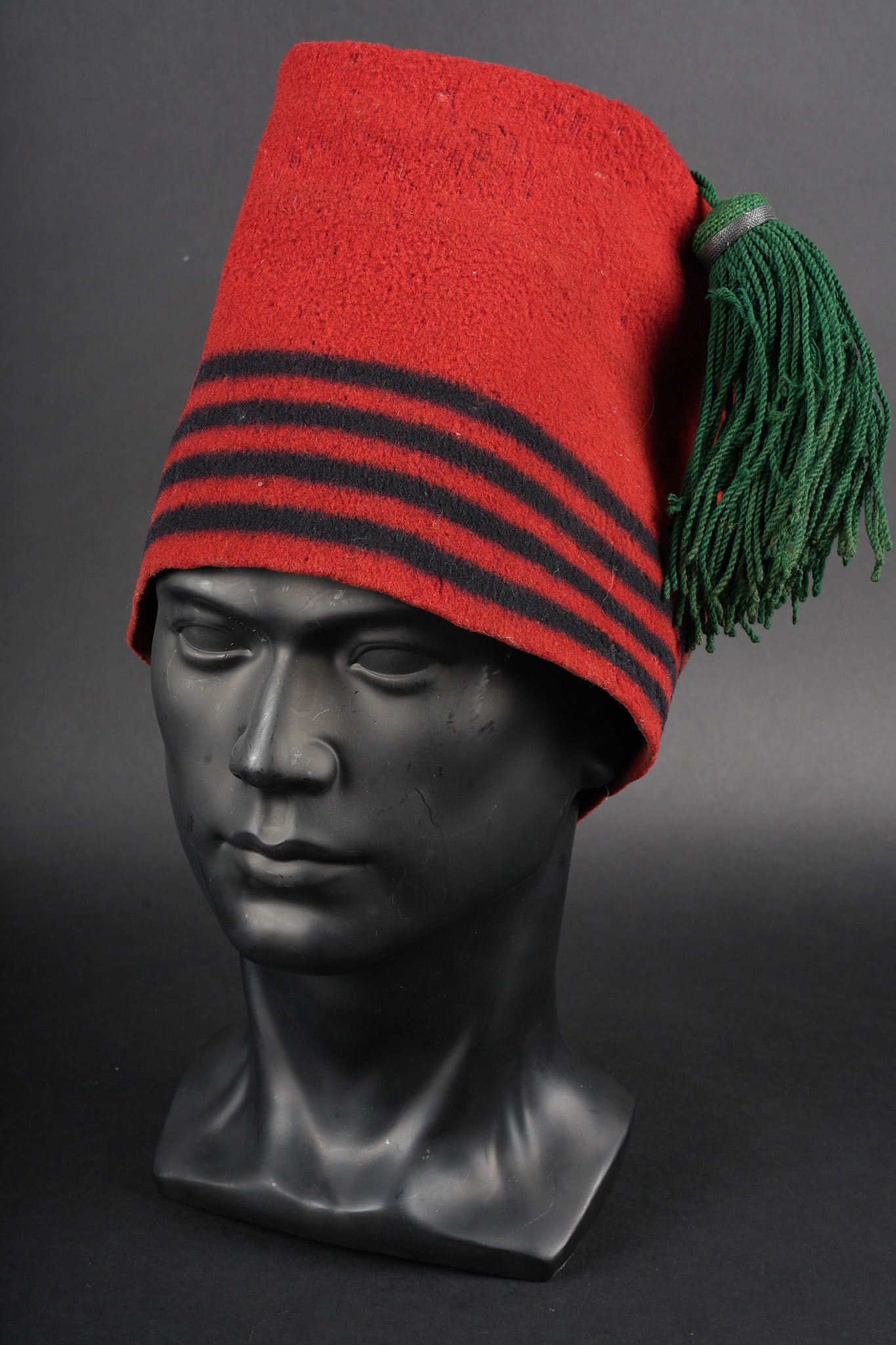 Chechia chasseurs d Afrique. Chasseurs d’Afrique chechia.: Chechia chasseurs d Afrique. Chechia modele 1858 confectionne e en tricot feutre garance et portant quatre bandes noires au lieu des trois habituelles. Cette particularite se rencontre apres la