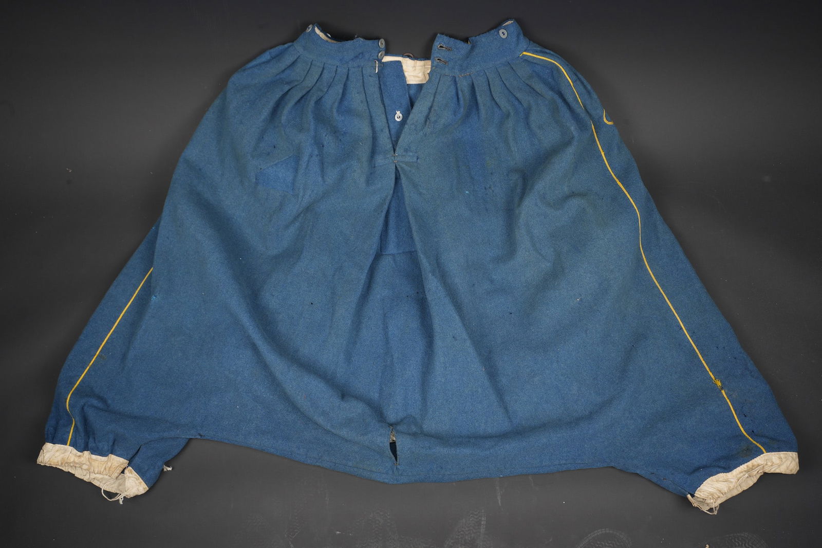 Pantalon de tirailleur indigene 1879. Indigenous Tirailleur trousers Model 1879. (1 of 9)