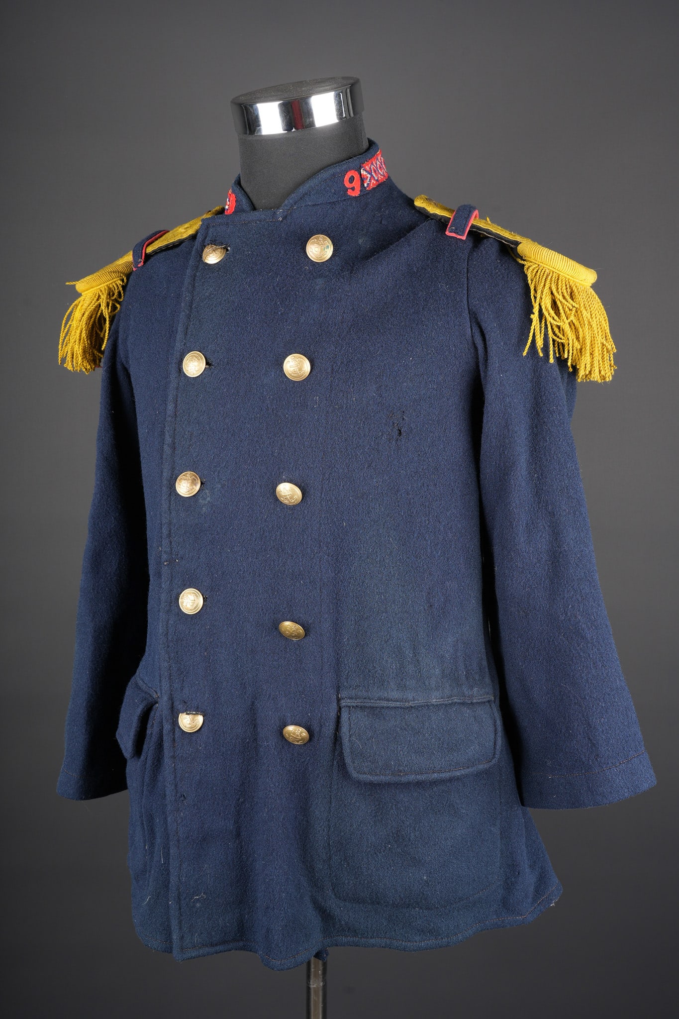 Paletot marsouins 1873 9eme RIC. Marsouin greatcoat Model 1873, 9th RIC.: Paletot marsouins 1873 9eme RIC. Paletot modele 1873 confectionne en molleton bleu fonce, se fermant par deux rangees de cinq boutons aux armes de l infanterie coloniale. Deux poches de hanche a