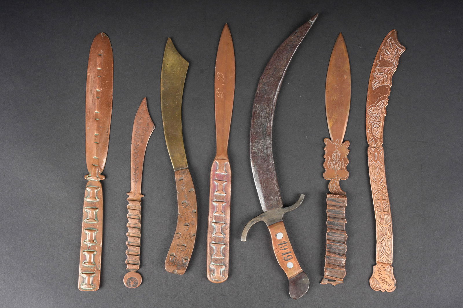 Lot artisanat de tranchees coupes papier. Lot of trench-art paper knives (1 of 11)