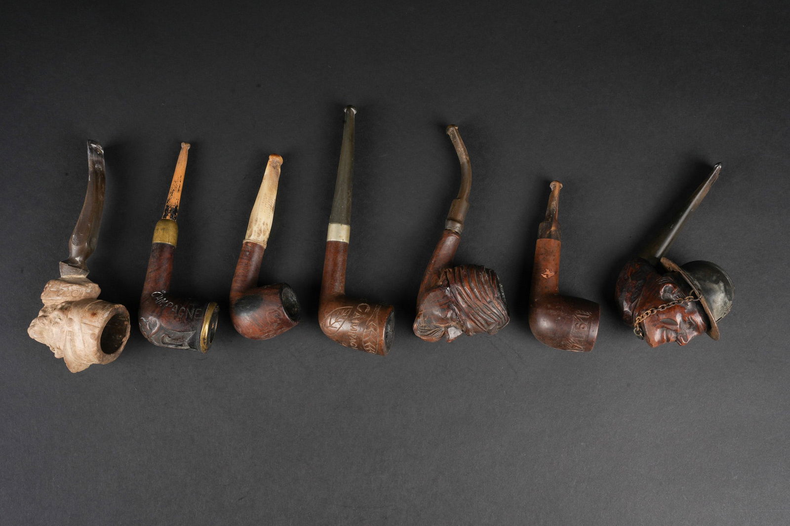 Lot artisanat de tranchees pipes. Lot of trench-art pipes (1 of 4)