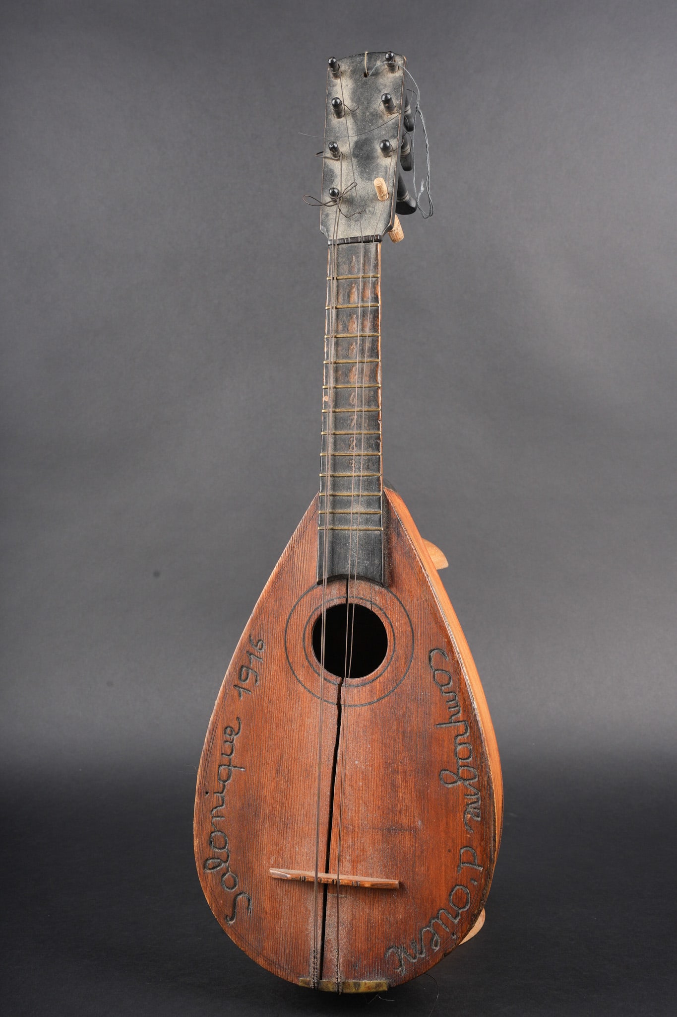 Mandoline de poilu. Poilu mandolin (1 of 9)