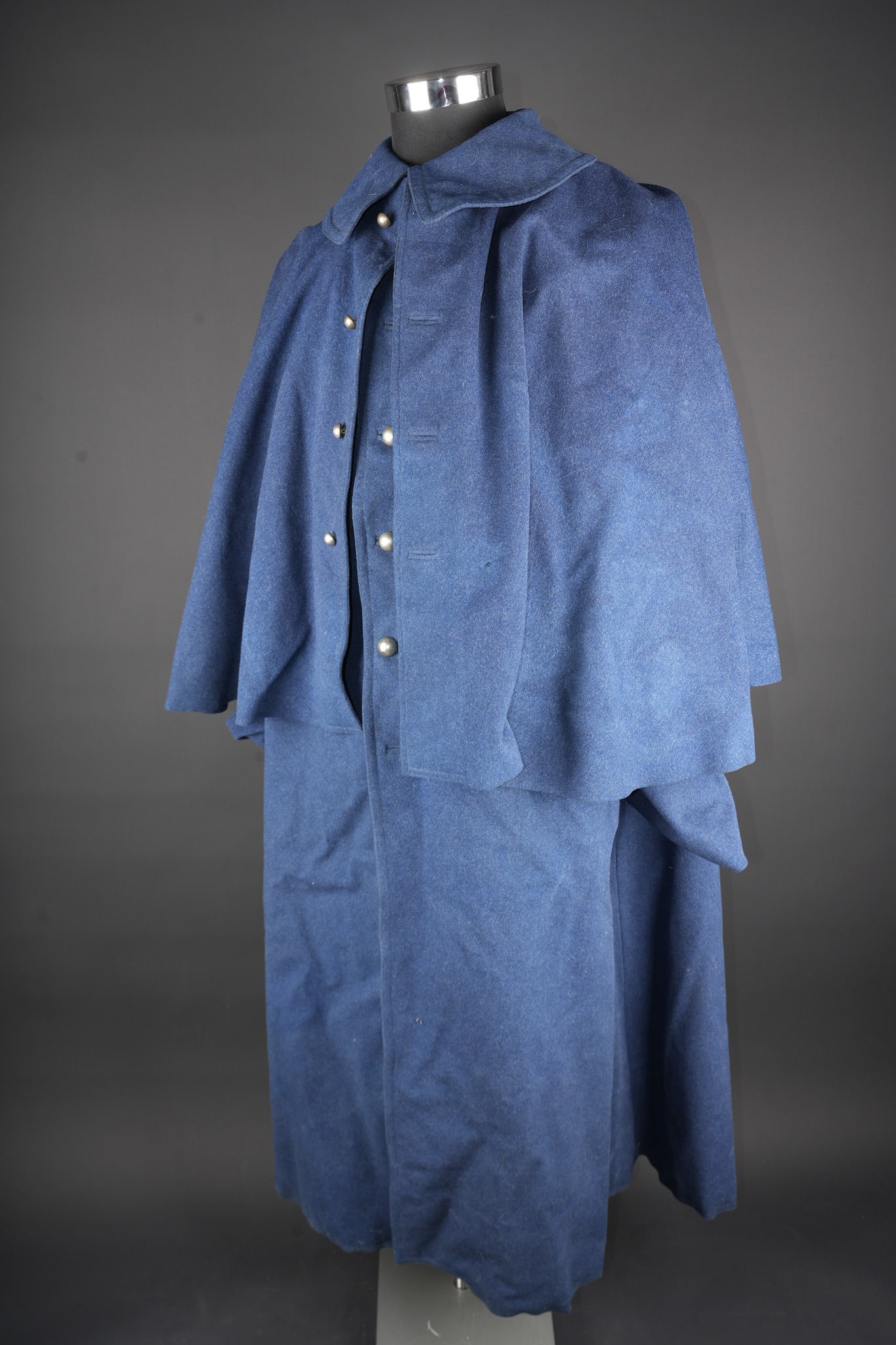 Manteau a rotonde. Greatcoat with rotonde (1 of 5)