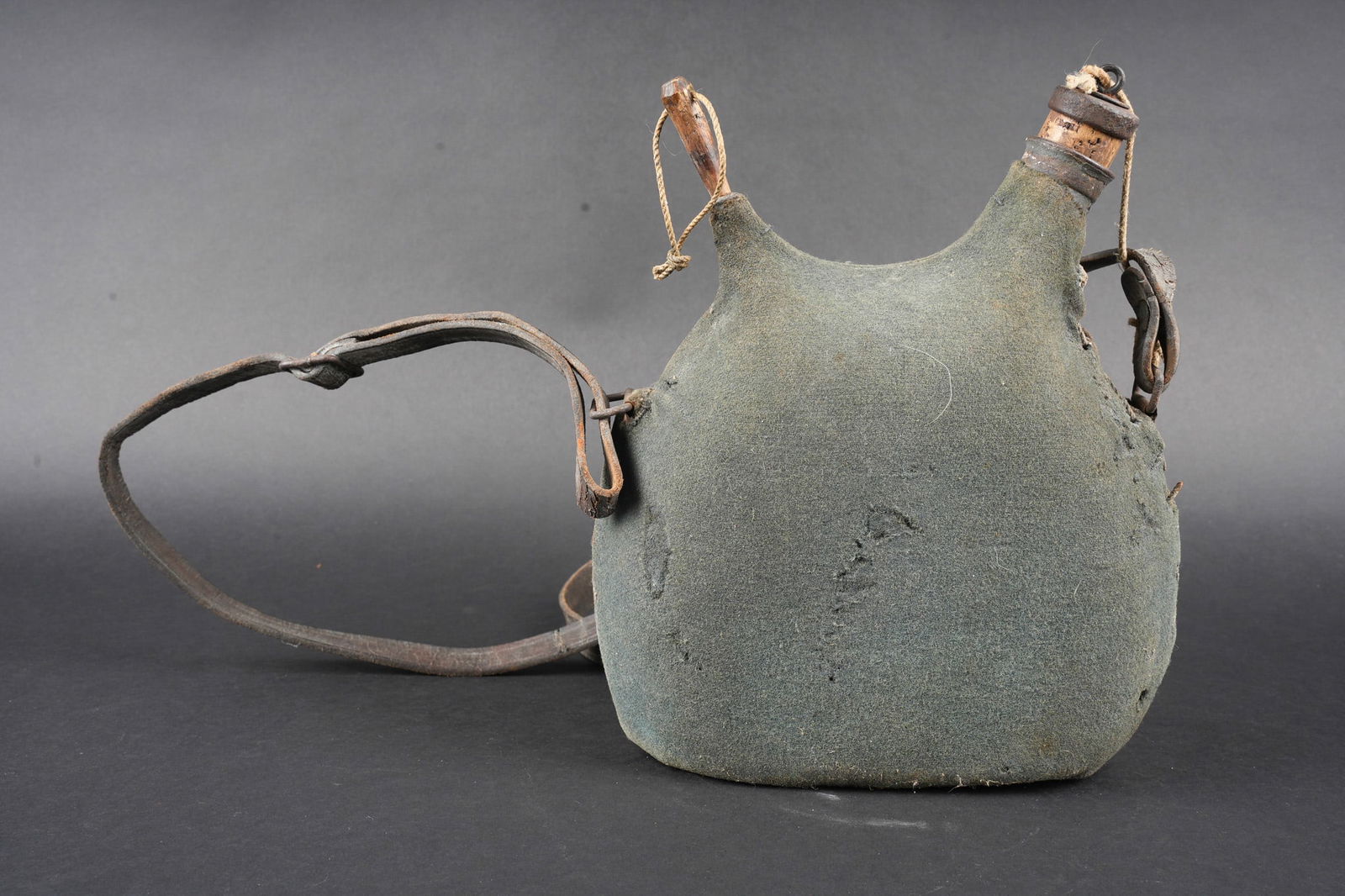 Ensemble d equipements. Equipment set - 19