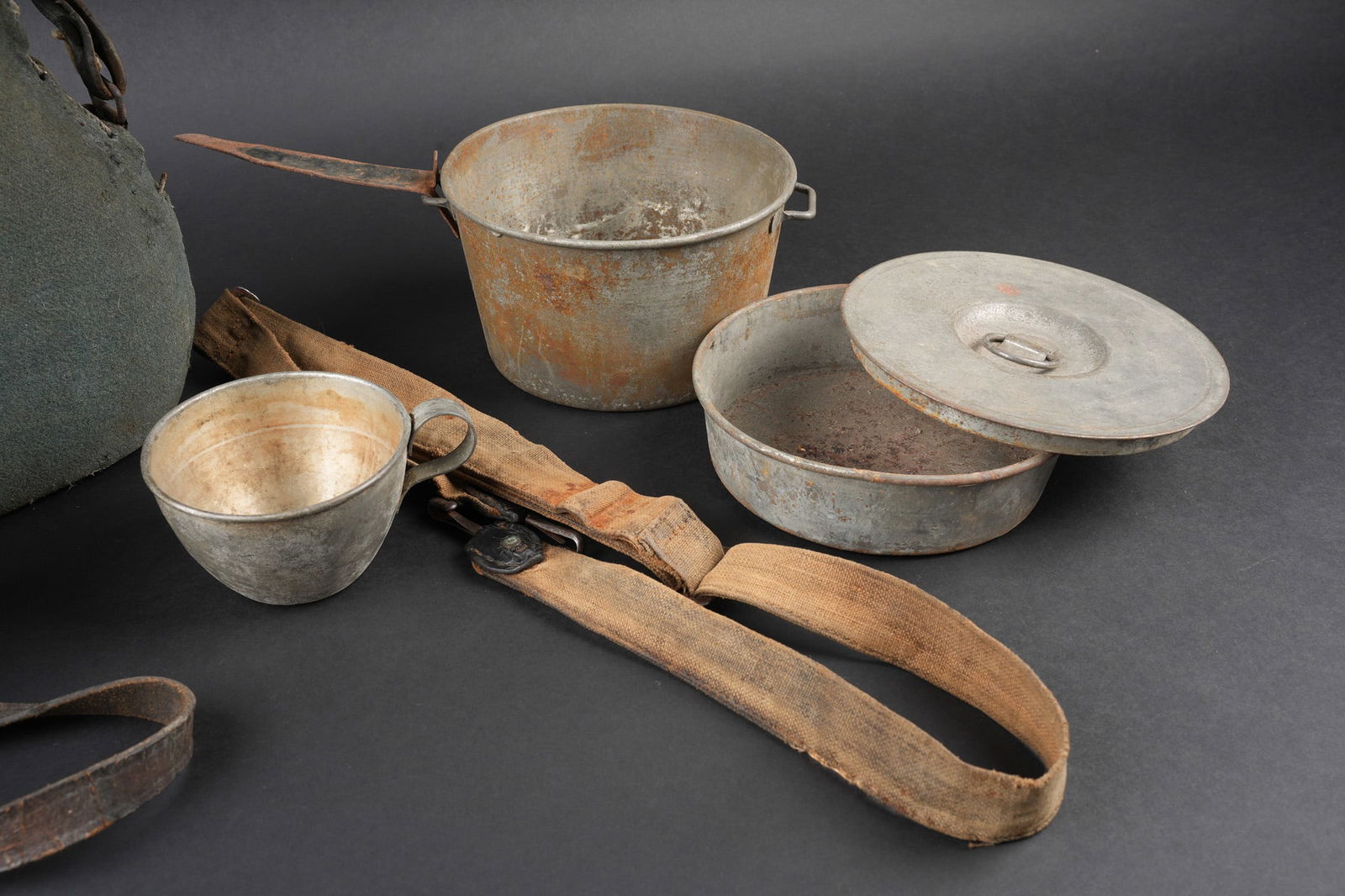 Ensemble d equipements. Equipment set - 2