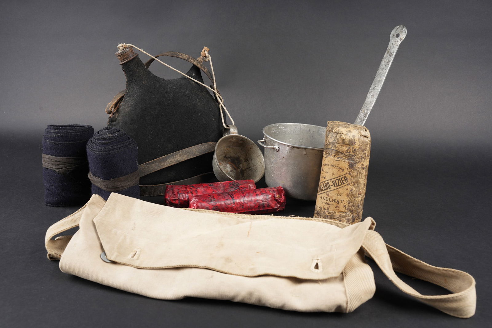 Ensemble d equipements. Equipment set (1 of 20)