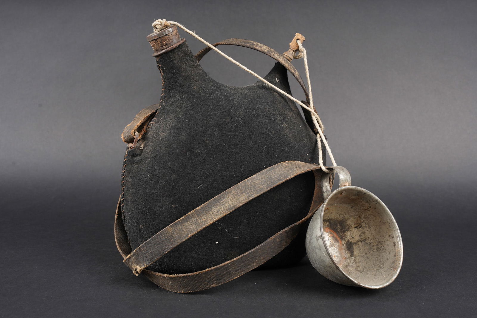 Ensemble d equipements. Equipment set - 4