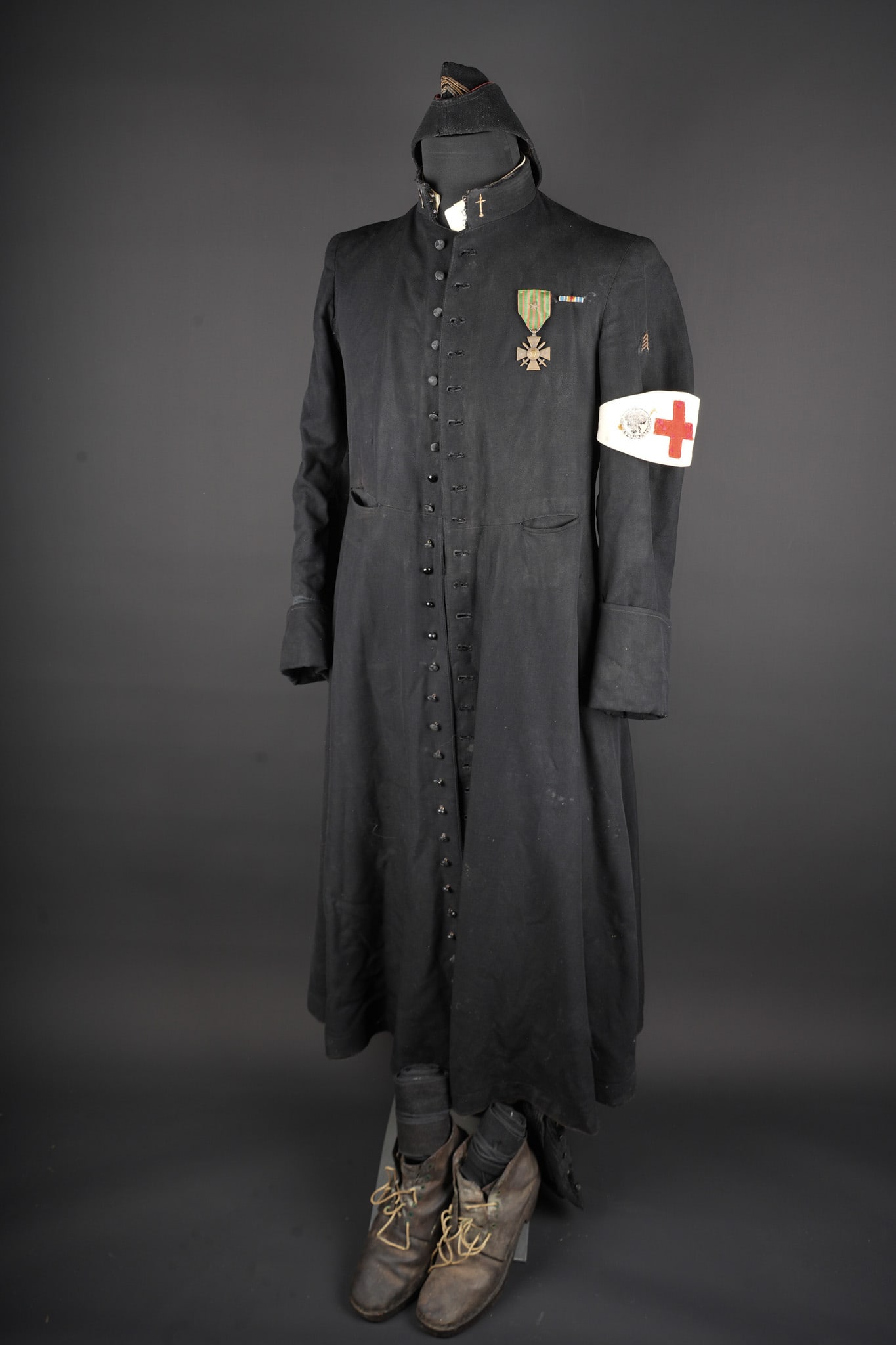 Evocation mannequin aumonier premiere guerre. WWI chaplain mannequin display (evocation) (1 of 20)