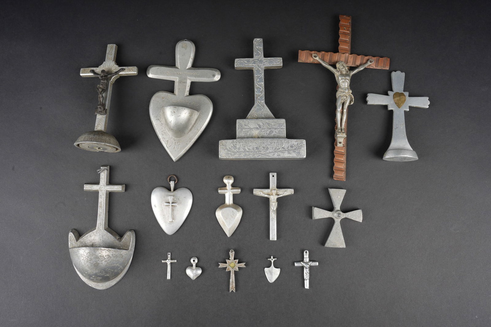 Lot artisanat de tranchees religieux. Lot of religious trench art (1 of 16)