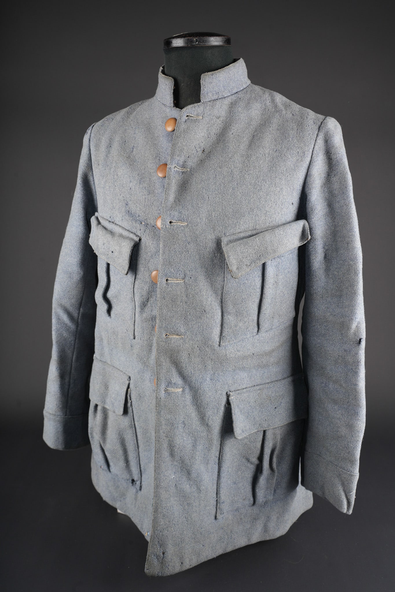 Vareuse bleu horizon de sous-officier. Horizon blue NCO tunic (1 of 7)