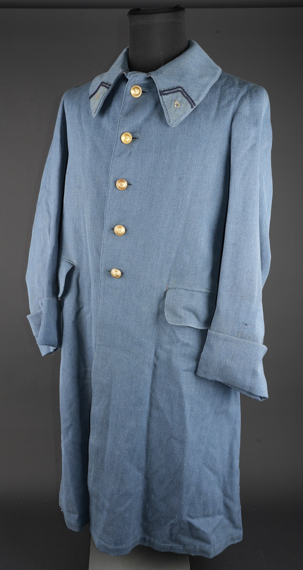 Manteau d officier bleu horizon du 5e RI. Horizon blue officer’s greatcoat, 5th Infantry Regiment (1 of 15)