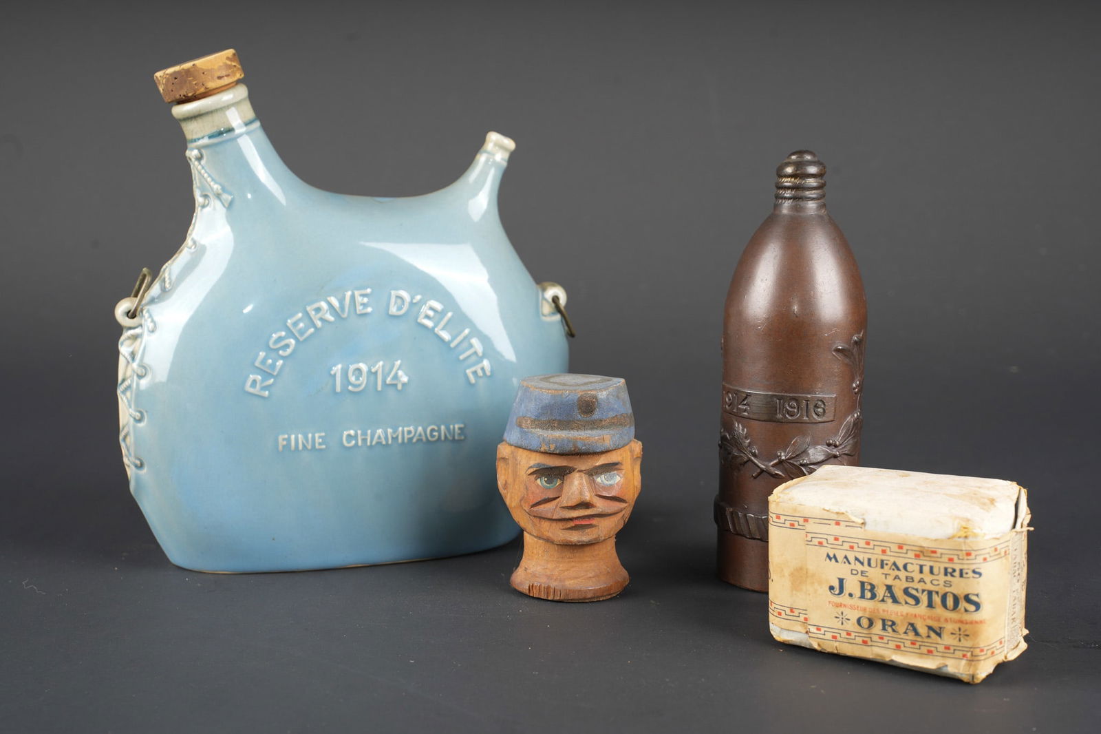 Lot d objets patriotiques francais et tabac. Lot of French patriotic items and tobacco (1 of 13)