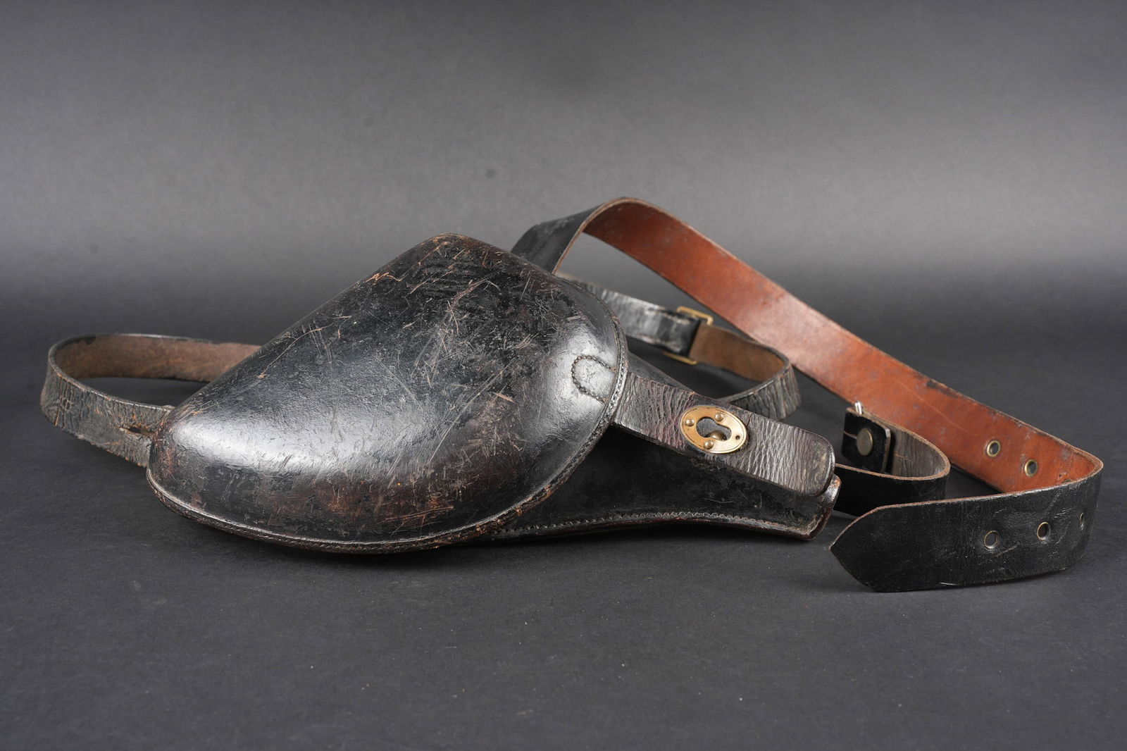 Etui jambon 1873/92 noir. Black model 1873/92 revolver holster (1 of 8)