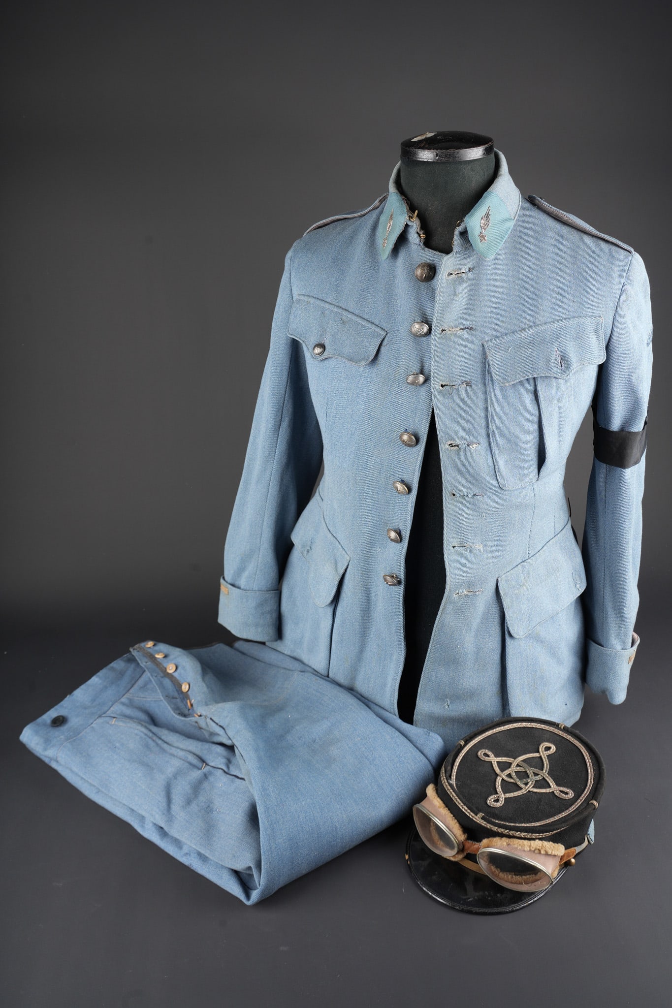 Ensemble d adjudant d aviation. Aviation adjutant’s set (1 of 20)