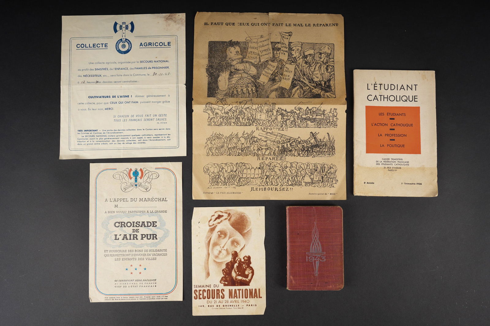 Ensemble Tracts et documents divers Vichy. Group of assorted Vichy leaflets and documents: Ensemble Tracts et documents divers Vichy. Ensemble comprenant L appel du Marechal pour la Grande croisade de l air Pur, document vierge en bon etat. Un bulletin pour la collecte agricole organisee pa