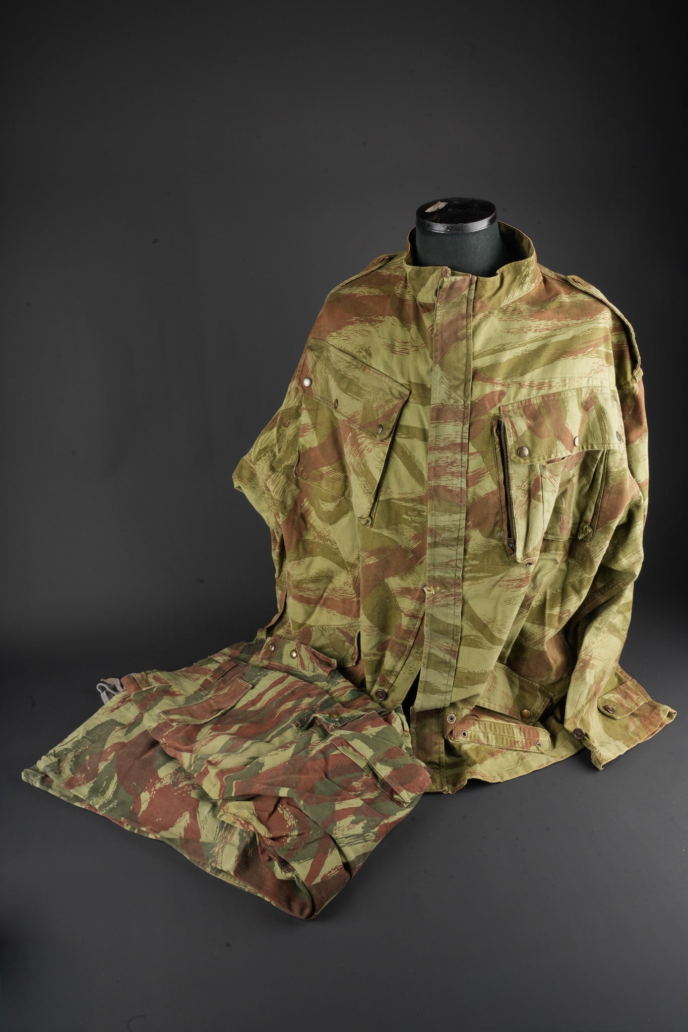 Veste TAP camouflee 47/53. Camouflaged TAP jacket model 47/53 (1 of 16)
