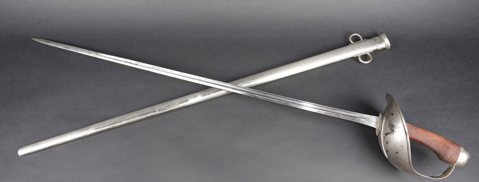 Sabre de cavalerie anglais du Royal Horse Guards. British cavalry sword of the Royal Horse Guards (1 of 12)