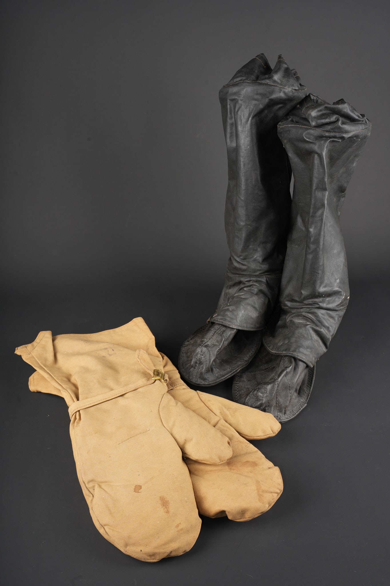 Accessoires d uniforme britannique. British uniform accessories. (1 of 12)