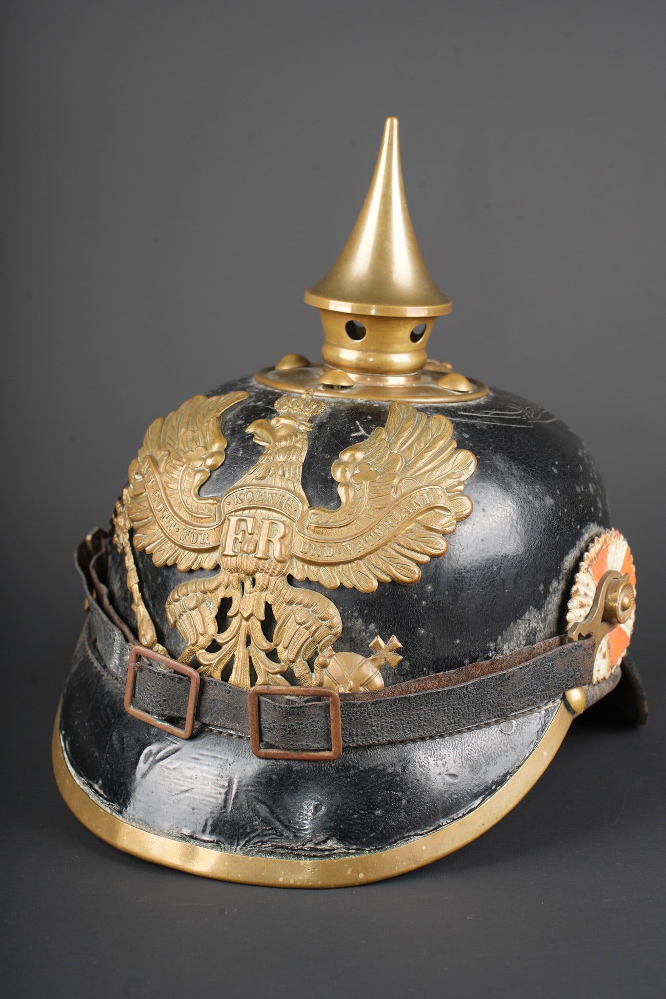 Casque a pointe M1895 troupe JR163 et RJR76. Enlisted M1895 pickelhaube of JR 163 and RJR 76: Casque a pointe M1895 troupe JR163 et RJR76. Casque initialement au JR163 de Schleswig-Holstein en 1909, bien marque a la peinture blanche a l interieur de la bombe, puis au RJR76 IIIB a l encre sur