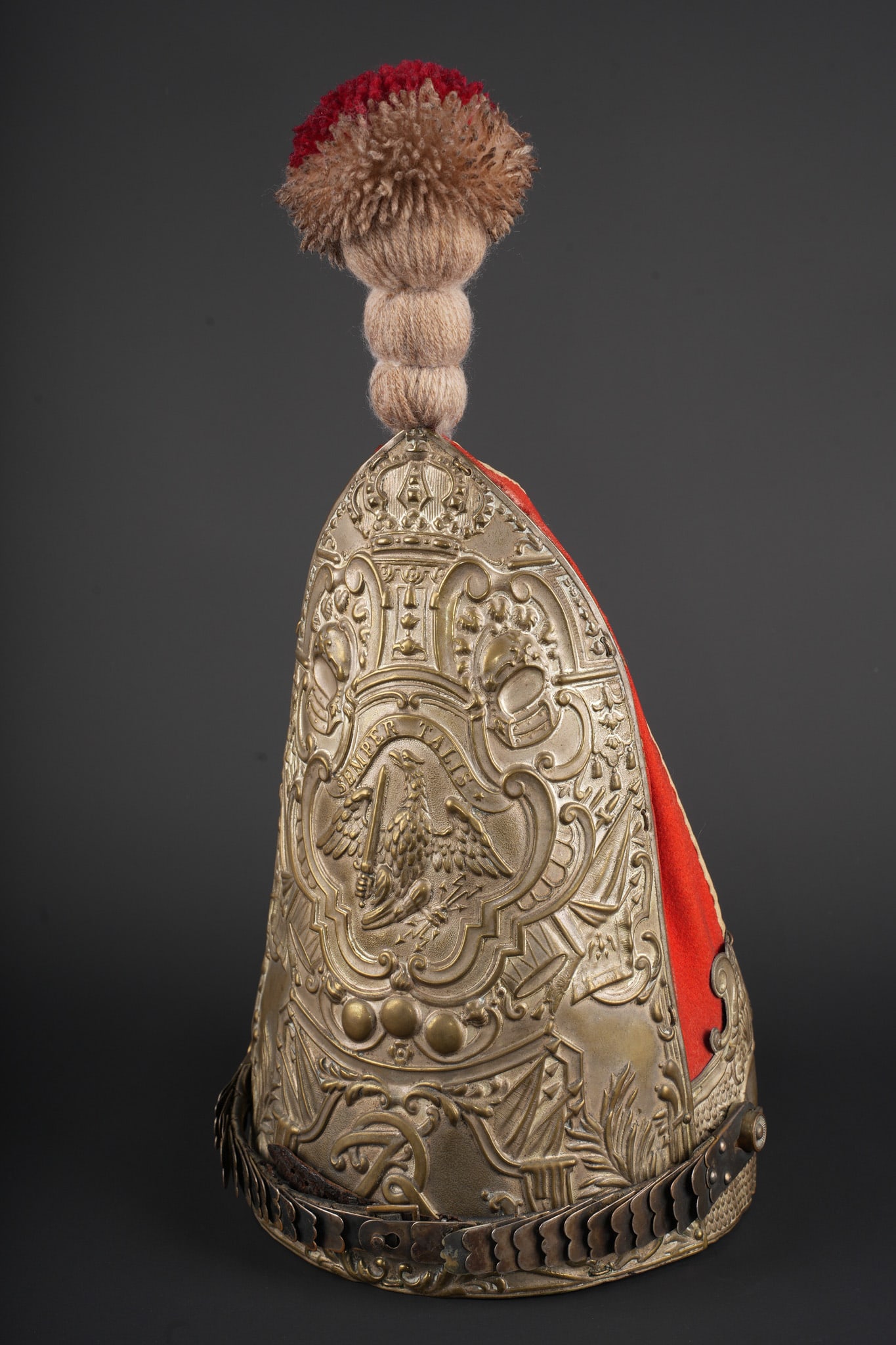 Mitre de Grenadier du Ie ou IIe bataillon du 1e Regiment de la Garde a pied prussien. Grenadier: Mitre de Grenadier du Ie ou IIe bataillon du 1e Regiment de la Garde a pied prussien - Modele 1894-96 de troupe. Offerte au 1er Regiment de la Garde a pied par l’empereur Guillaume II en 1894 pour f
