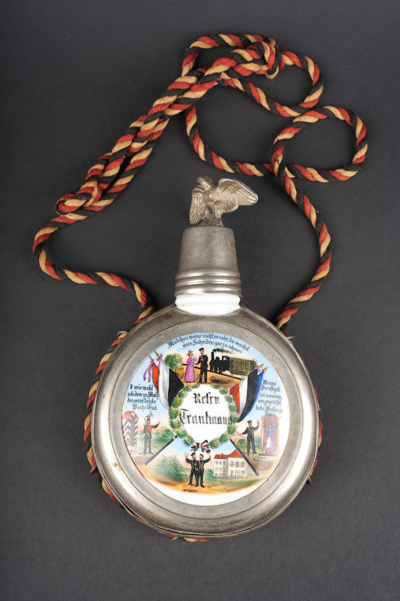 Gourde de reserviste du Ulanen Regiment Nr 7. Reservist canteen of Ulanen-Regiment Nr. 7: Gourde de reserviste du Ulanen Regiment Nr 7. Gourde en porcelaine serigraphiee et rehaussee a la main d un reserviste du UR7 en 1902-1905. Bel etat, avec ses deux bouchons dont celui exterieur avec u