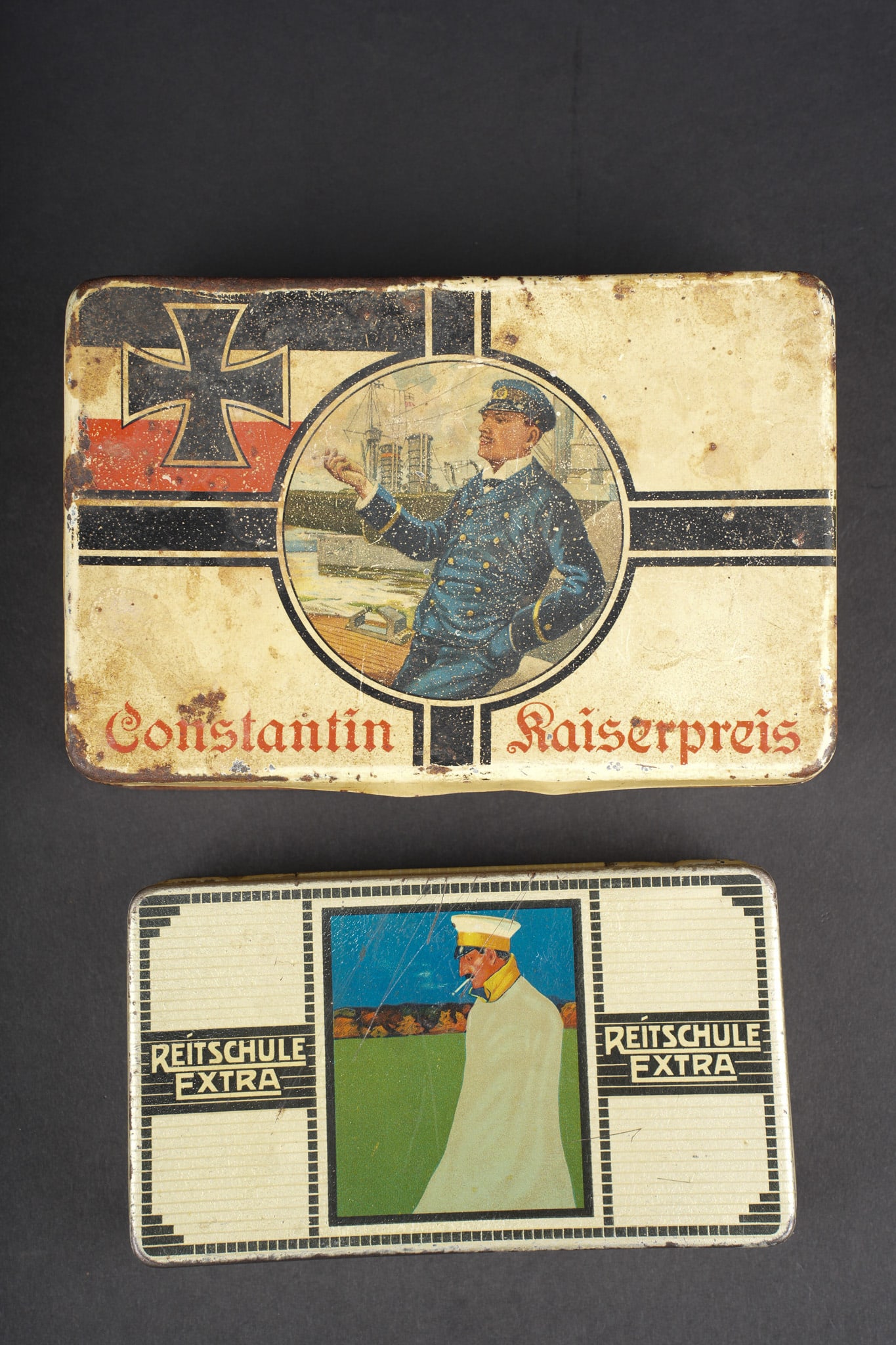 Lot de 2 boites de cigarettes allemandes Constantin et Reiterschule. Lot of two German cigarette (1 of 7)