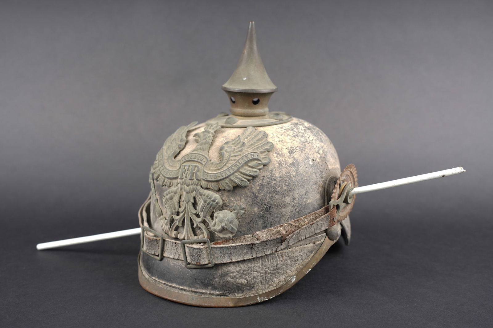 Casque a pointe du JR42 avec impacts, relique du champs de bataille. Pickelhaube of Infantry (1 of 13)