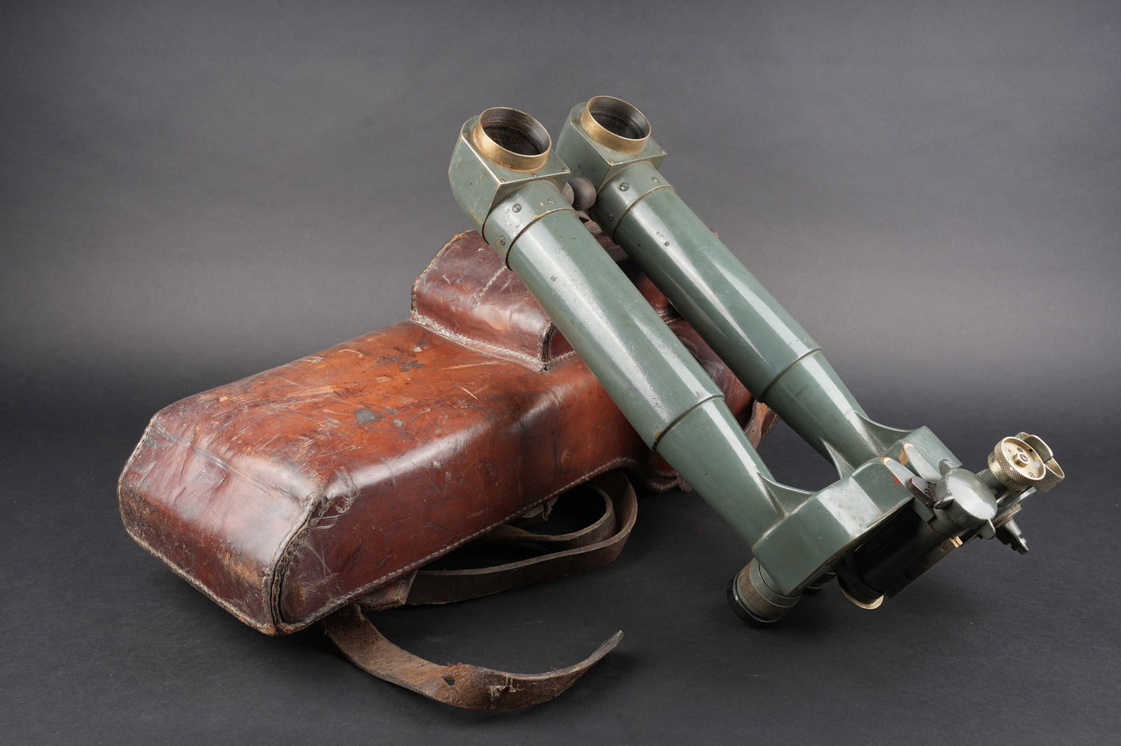 Binoculaire allemande SF09 dans son etui cuir. German SF09 binoculars in leather case (1 of 20)