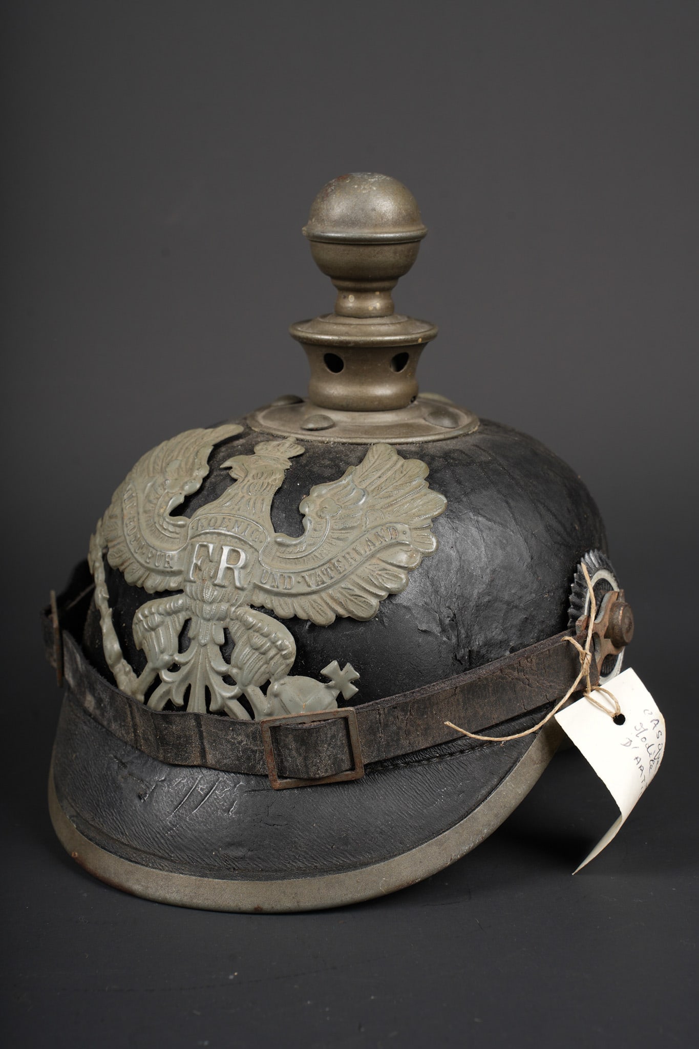 Casque a boule d artilleur M1915 prussien. Prussian M1915 artillery ball-top helmet (1 of 10)