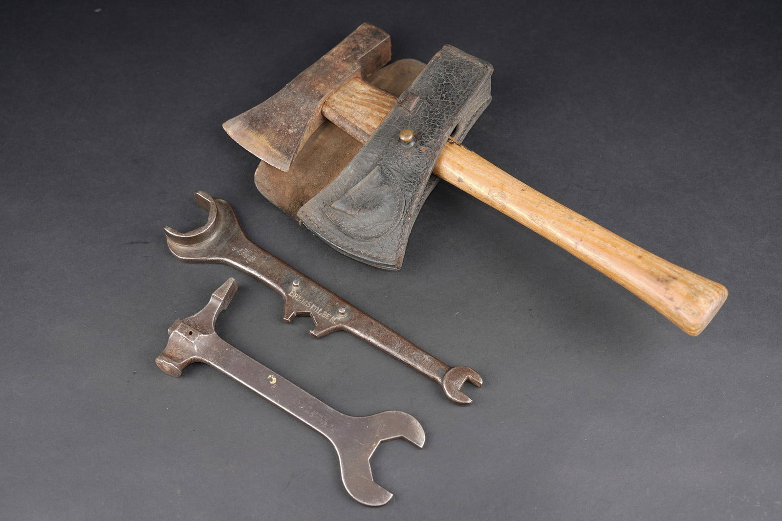 Lot d outils allemands Artillerie, Mitrailleur et pompier. Lot of German tools for artillery, (1 of 7)