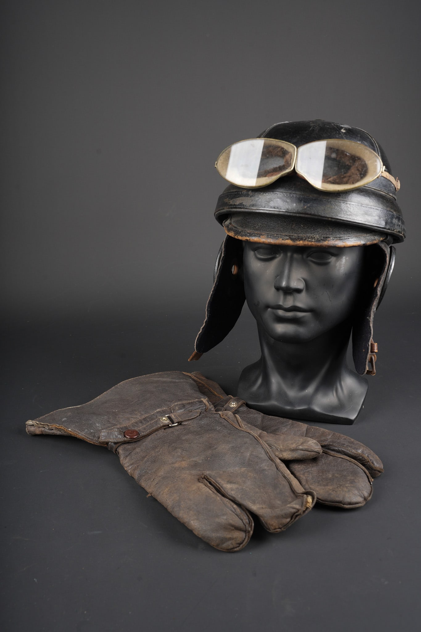 Casque d aviateur allemand ww1 avec gants et lunettes. German WWI aviator helmet with gloves and (1 of 8)
