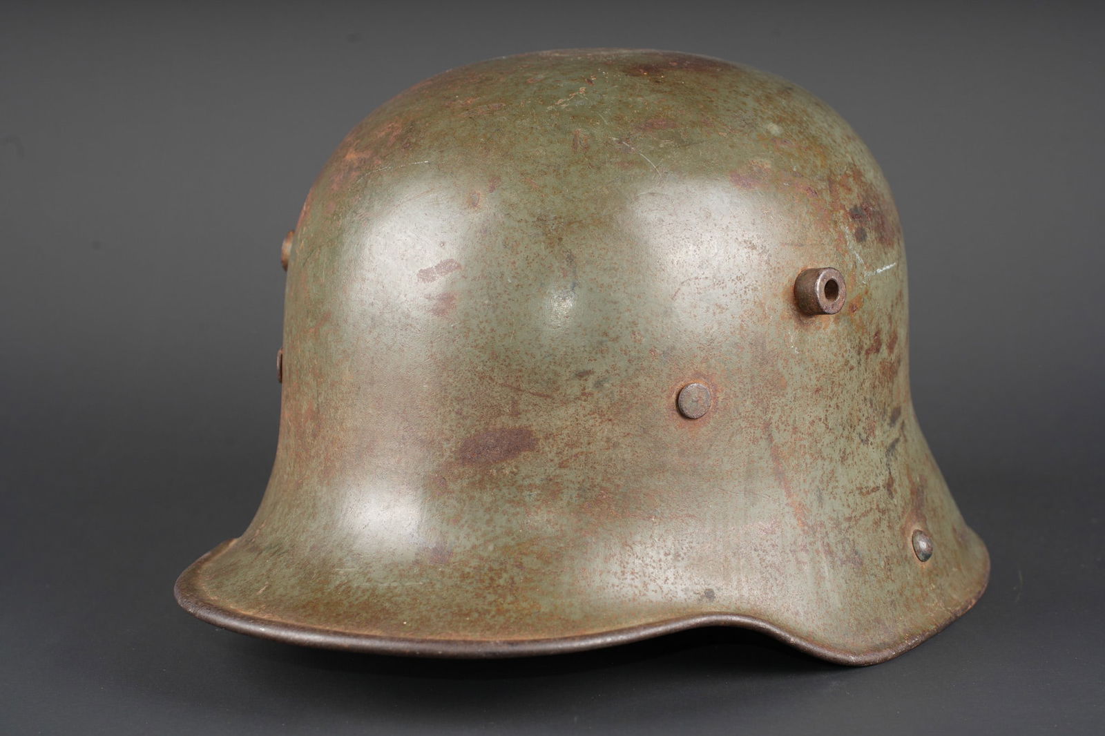 Casque allemand Stahlhelm M16 feldgrau. German feldgrau Stahlhelm M16. (1 of 9)
